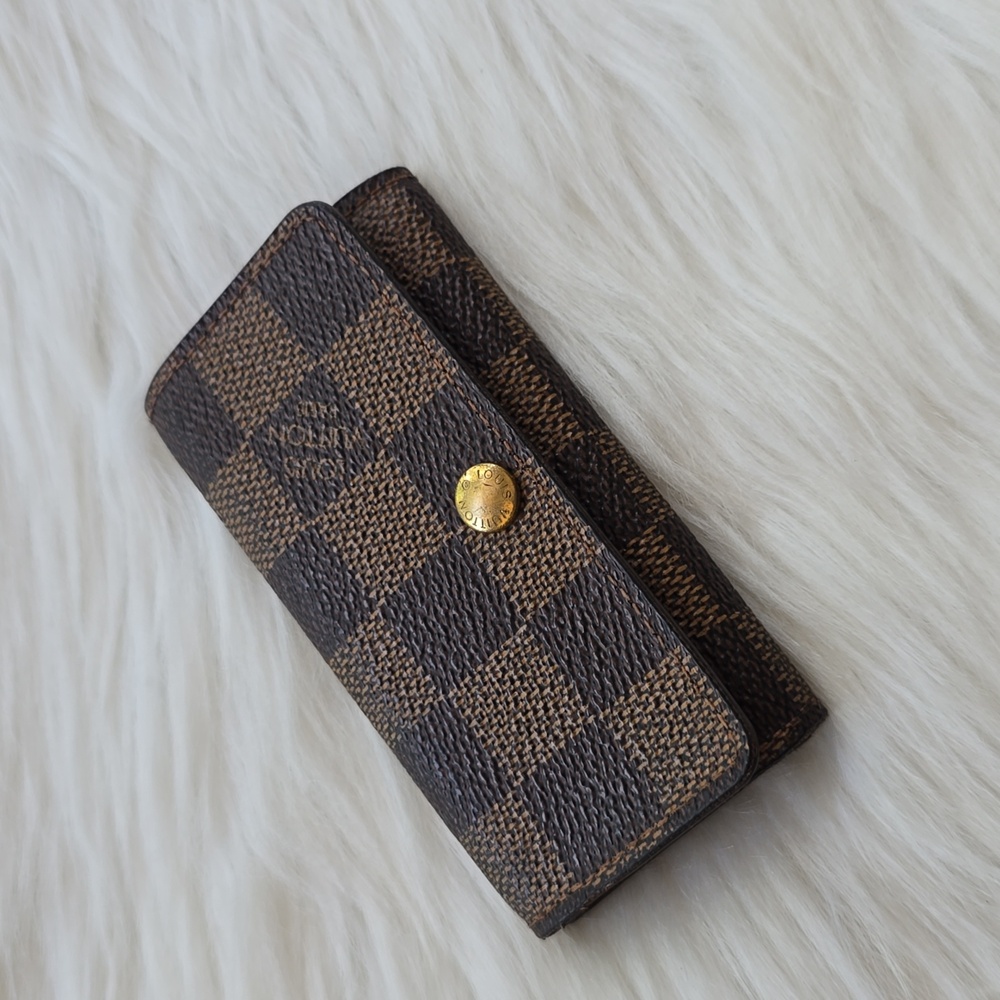 Louis Vuitton Brown 4 Key Holder Classic Checkered Design